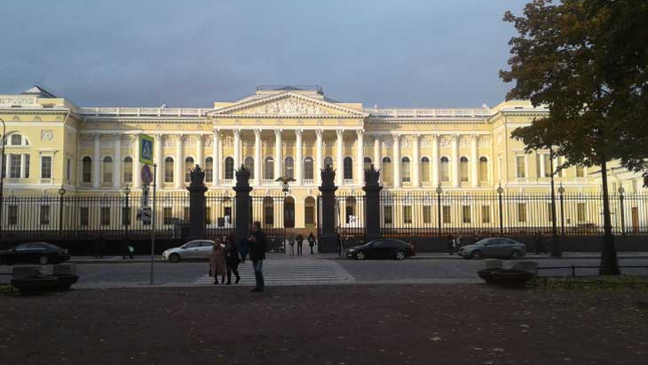 Фото Михайловского дворца. Главное здание Русского музея.